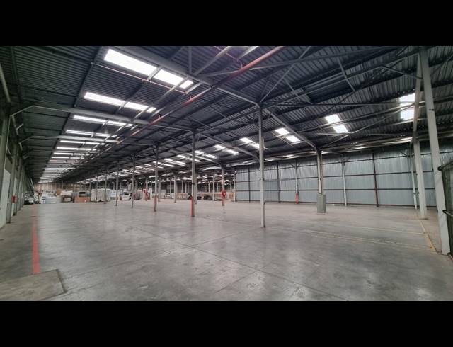 6,972M² WAREHOUSE TO LET IN HUGHES